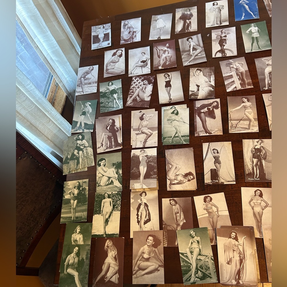 Vintage Black & White Pinup Photo Collection - Multiple Images - Picture 2 of 3